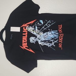 Small Black Metallica shirt